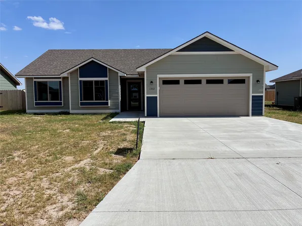 1302 Broce Bnd, Dodge City, KS 67801
