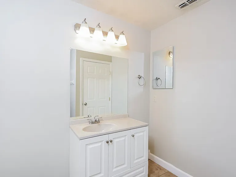 4331 Boca Woods Dr — Photo 10