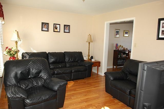 2nd image of 557 Old Farm Rd #L-0135