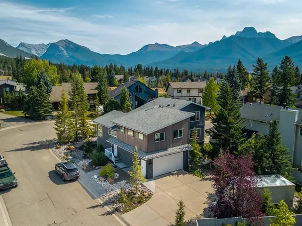 133 S Coyote Way, Canmore, AB T1W 1C3