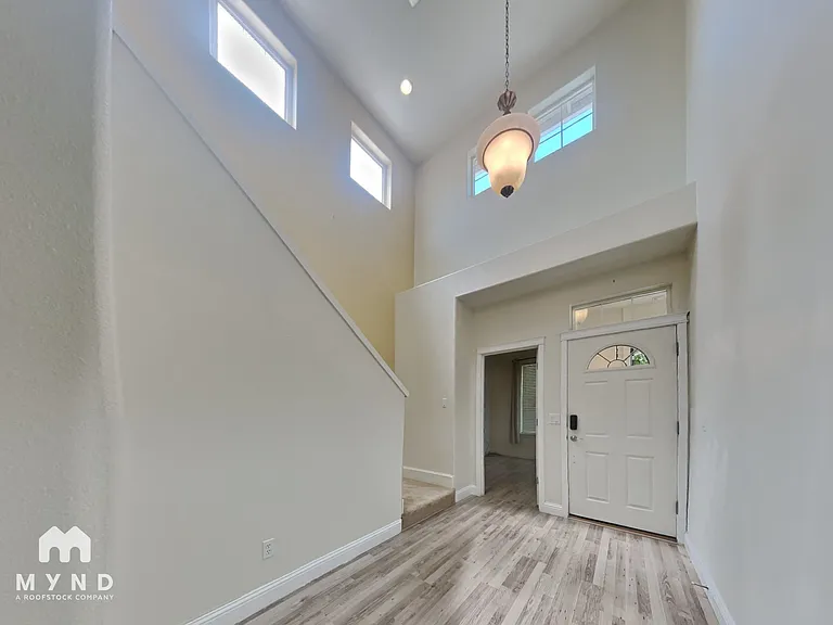 4698 NE Beaumead Ln — Photo 2