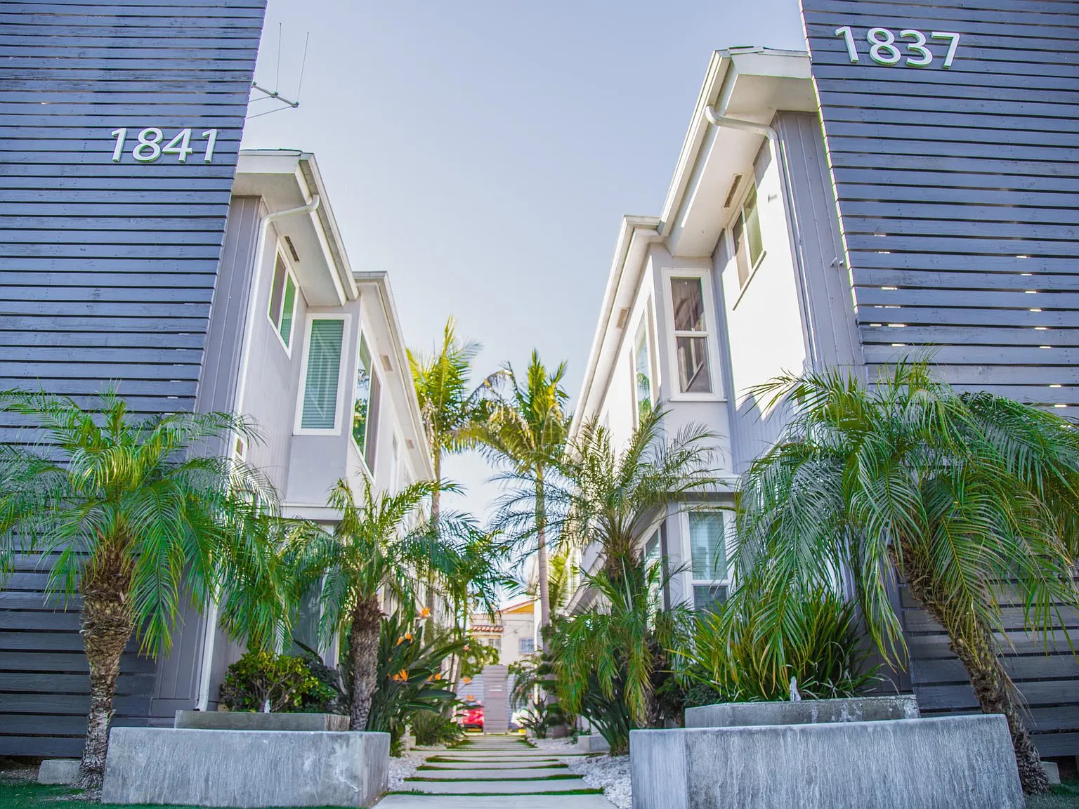 South Redondo Apartments — Photo 1