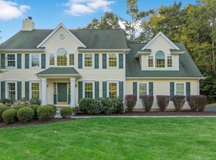 2687 Deer Track Ct, Mohegan Lake, NY 10547