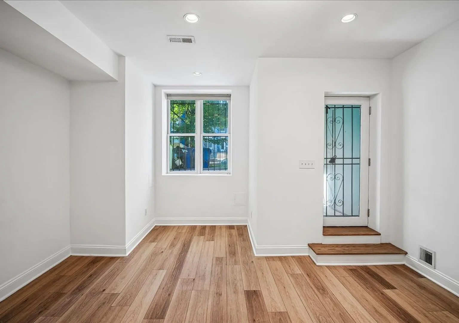 Modern 2BR 2BA Apartment in Columbia Heights — Photo 3