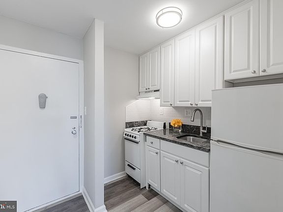 2nd image of 801 N Pitt St APT 206