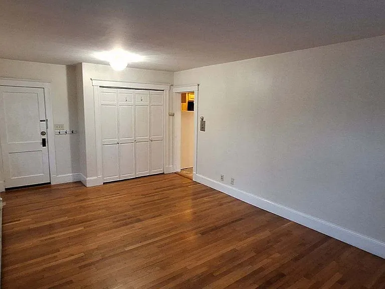 43 Eddie St #1-R — Photo 8