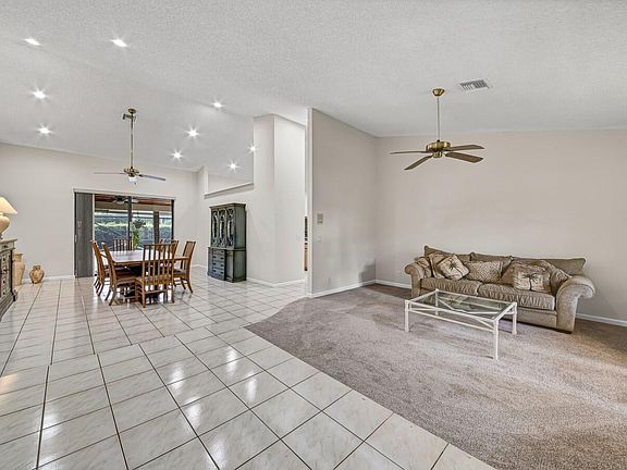 3rd image of 4256 Gleneagles Dr