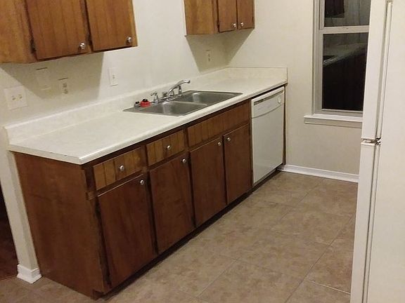 3rd image of 2977 Junction Dr #B2