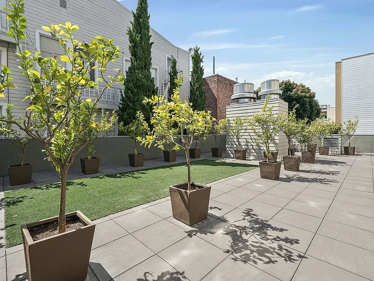 566 S Van Ness Ave #21 — Photo 21