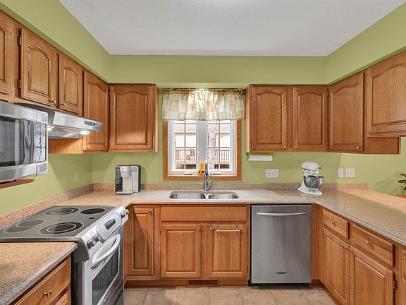 3rd image of 610 Oakwood Ave
