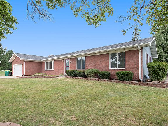 3rd image of 100 Jacaranda Dr
