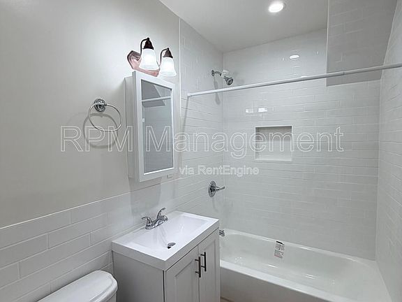 5th image of 4800 Beverly Blvd #3
