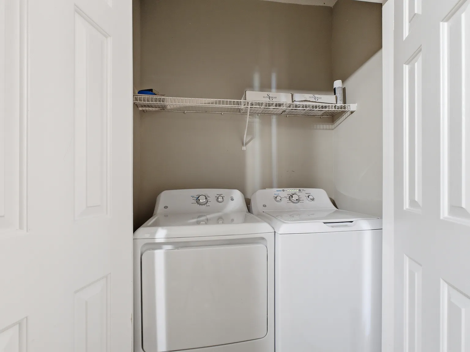 3 bed, 1046 sqft, $2,500 — Photo 2