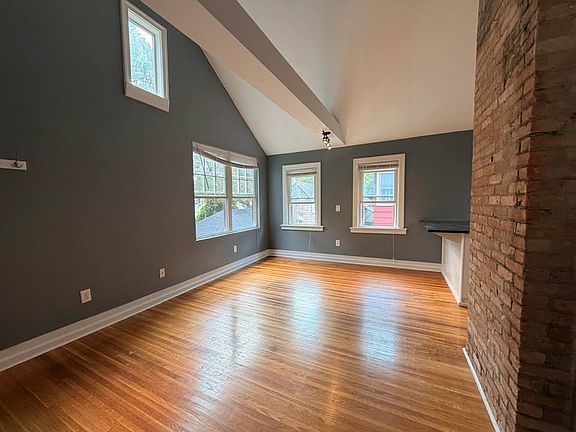 4th image of 32 Rowley St #1