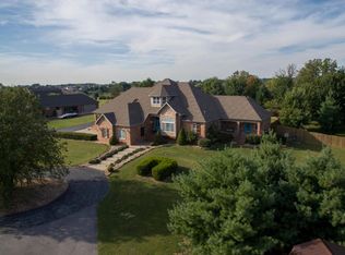 1524 E Lakecrest Dr, Ozark, MO 65721