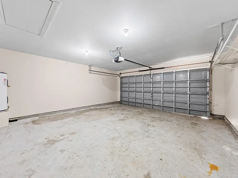 275 Limestone Cir — Photo 32