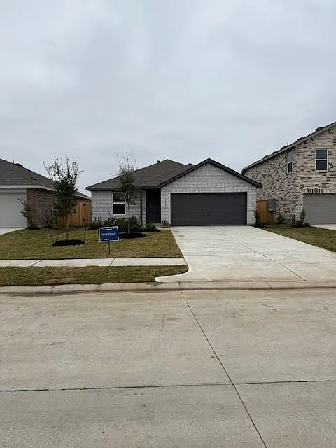 6411 Linden Leaf Dr