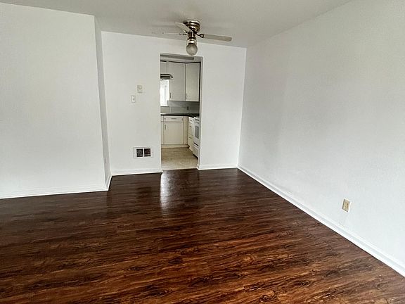 2nd image of 522 128th St S #522