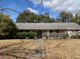 5000 Fairway Dr, Baytown, TX 77521