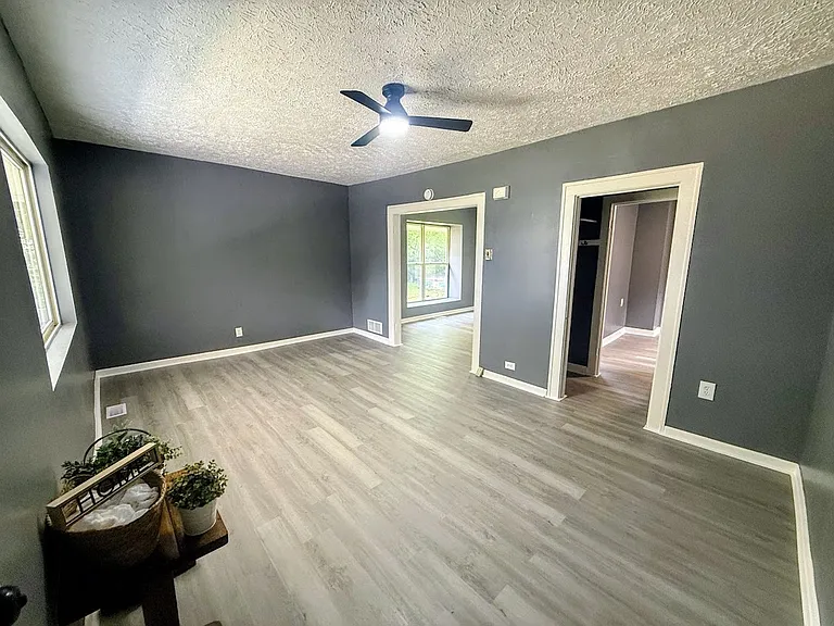 799 Fess Ave — Photo 3