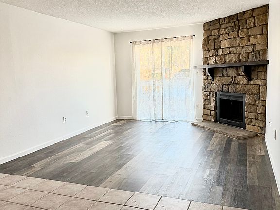 Living are w/sliding doors to private patio.