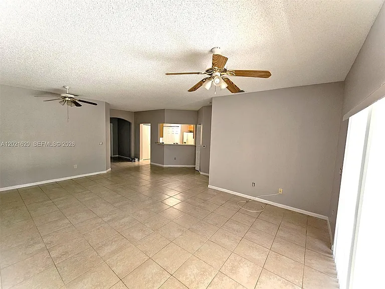 1275 SW 48th Ter #1275 — Photo 4