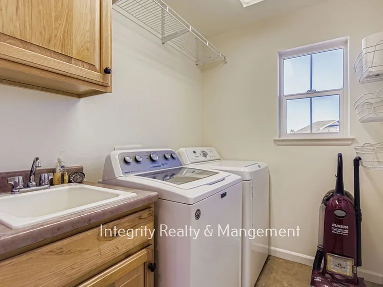 3839 Donnington Cir — Photo 18