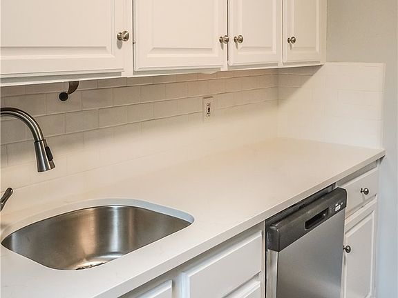 4th image of 219-52 75th Ave #1