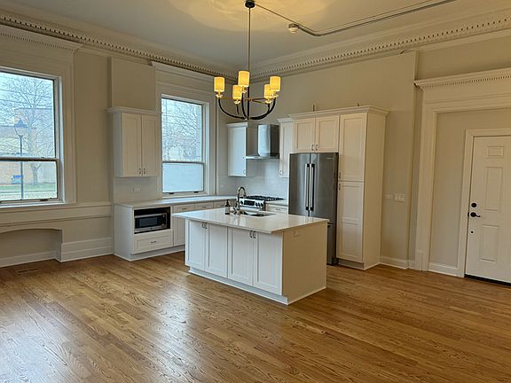 5th image of 312 E 8th St #2