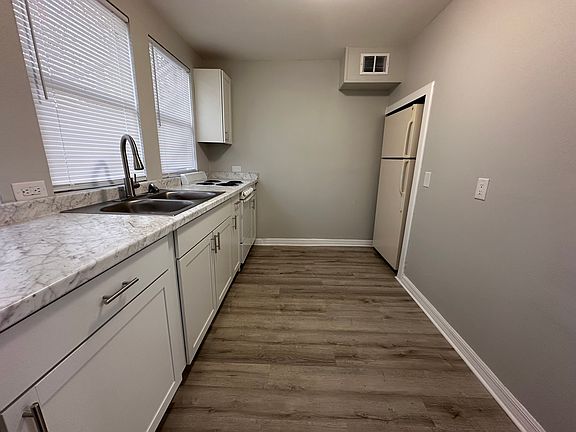 4th image of 704 W 1st St