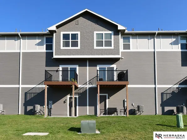 20873 T Ct, Elkhorn, NE 68022