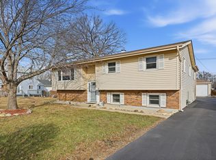 1120 Poplar St, Lake In The Hills, IL 60156