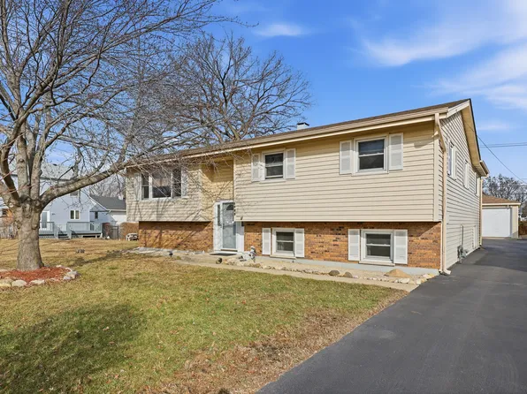 1120 Poplar St, Lake In The Hills, IL 60156