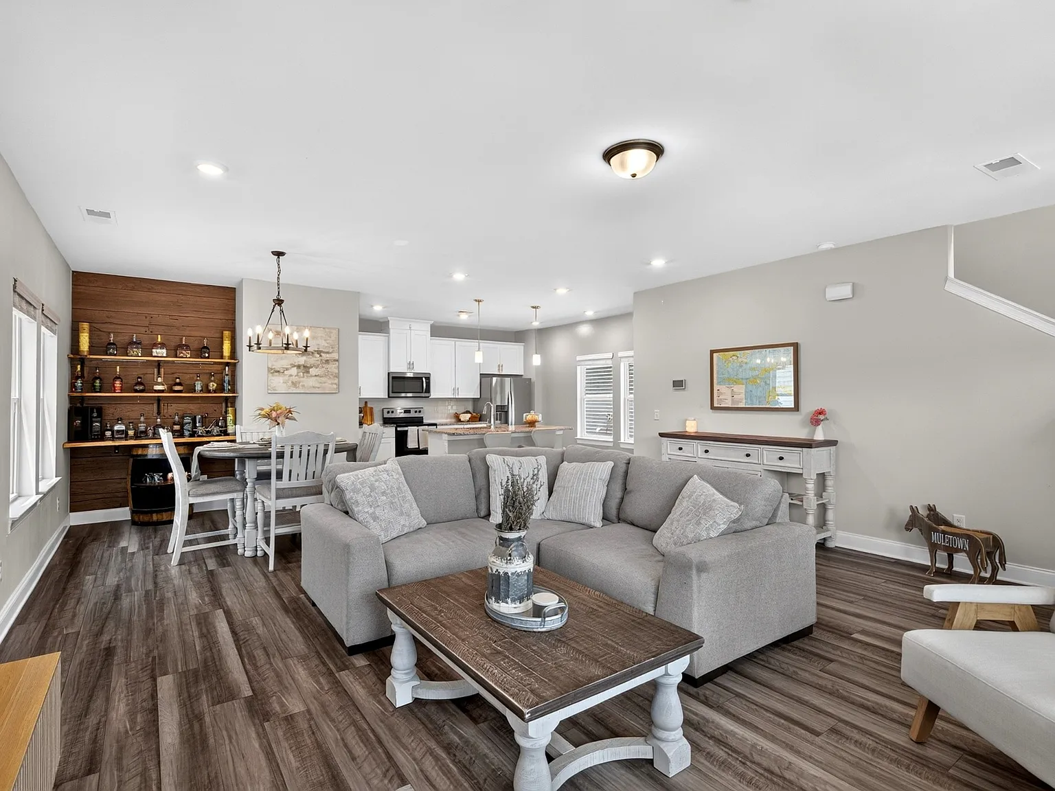 3 bed, 2102 sqft, $2,100 — Photo 3