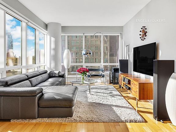 5th image of 350 W 42nd St APT 7A