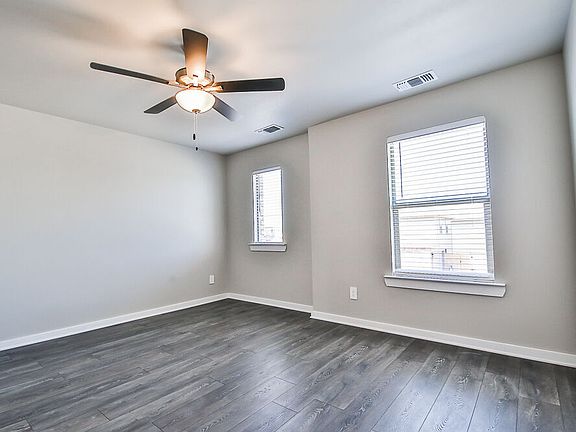 2nd image of 208 Lake Ct