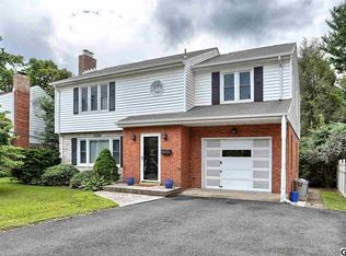 242 Westover Dr, New Cumberland, PA 17070