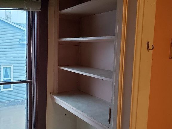 4th image of 114 1/2 S 3rd Ave