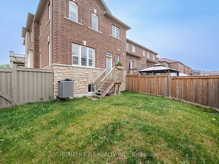 129 Holbrook Ct — Photo 37