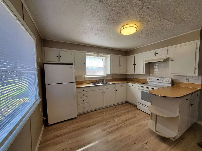 310 S Crook St — Photo 10