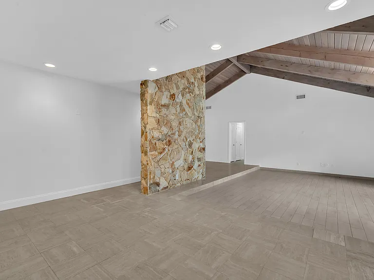 6878 Entrada Pl — Photo 11