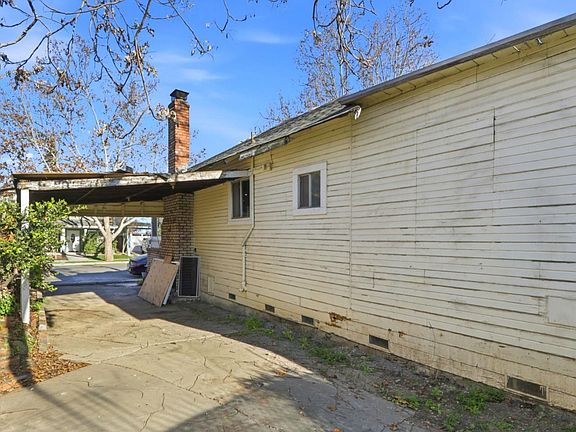 3rd image of 160 Pierce Ave
