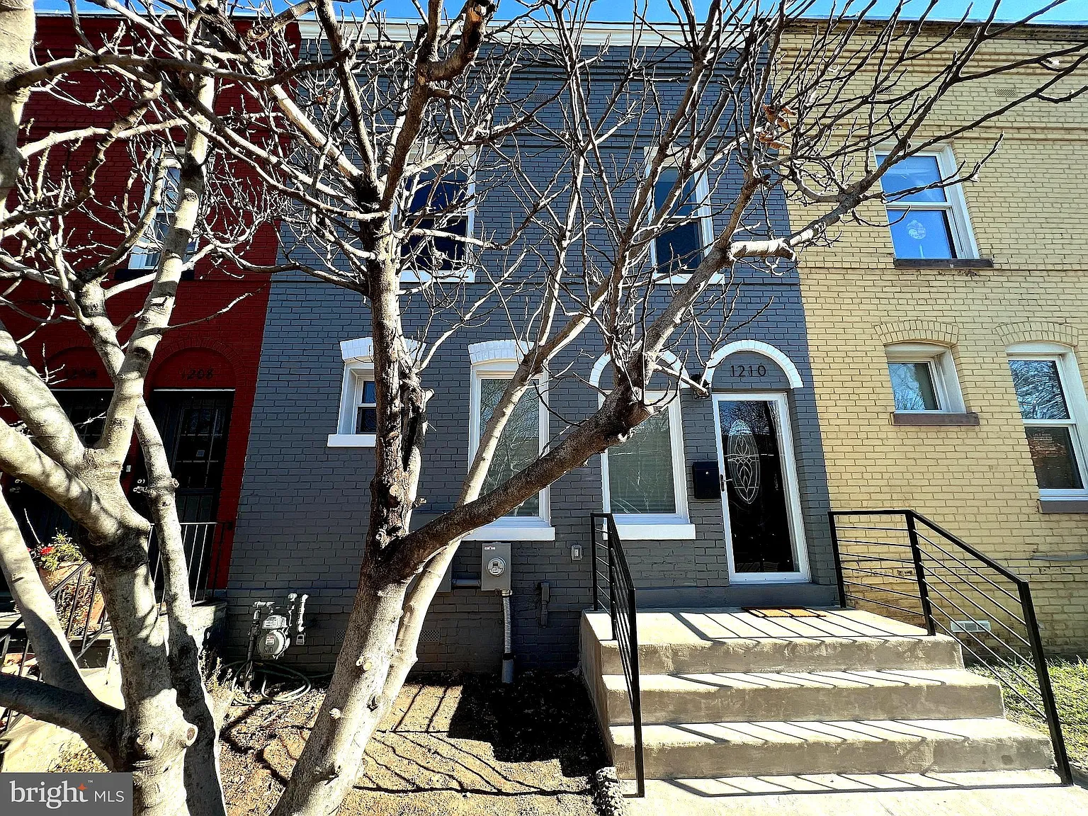 4 bed, 2.5 bath, 1600 sqft, $4,600 — Photo 1