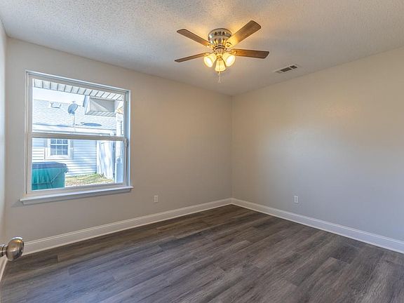4th image of 2544 Jeanne St