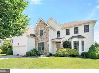 4 Cobblestone Ct, Columbus, NJ 08022