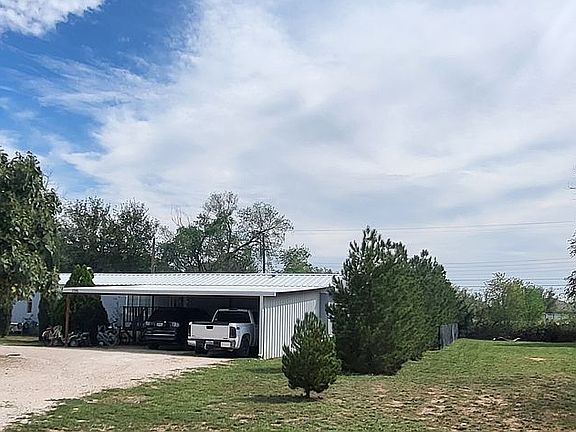 2nd image of 706 E Avenue A