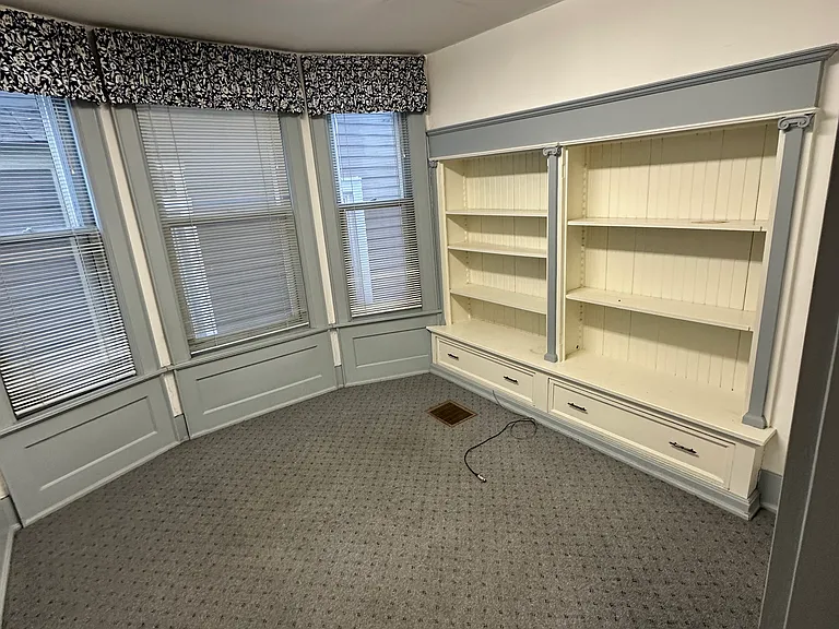 1524 N Farwell Ave — Photo 18
