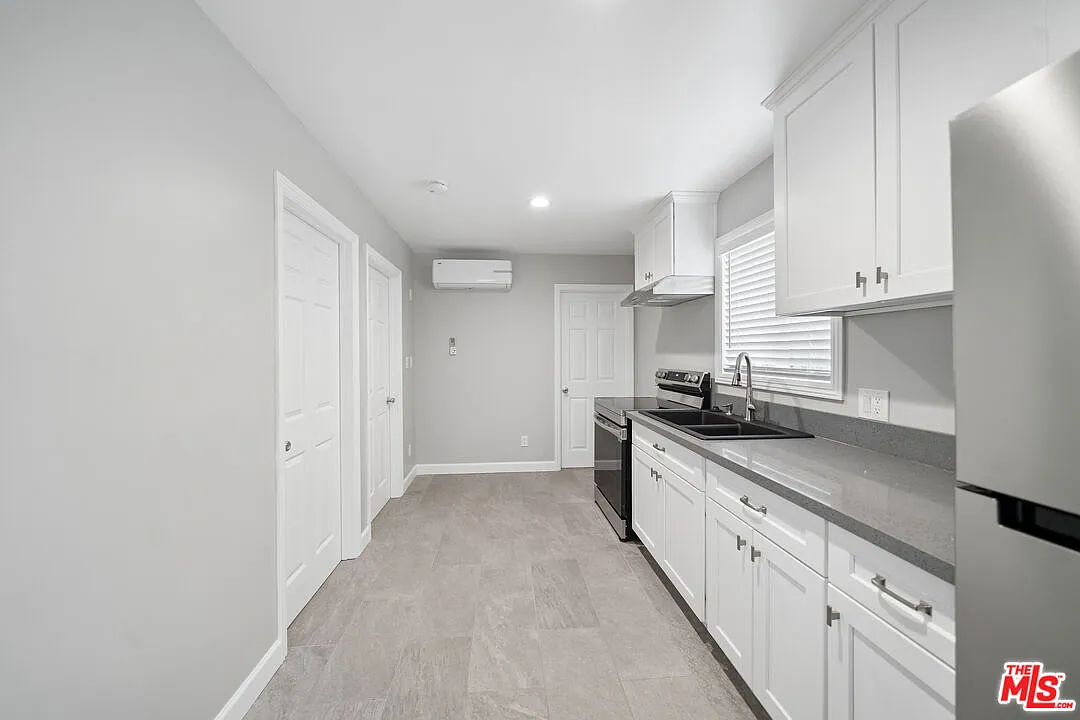 2 bed, 1.0 bath, 775 sqft, $2,250 — Photo 4
