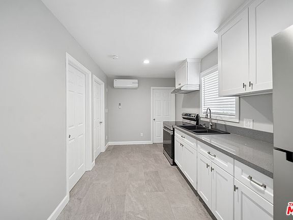 3rd image of 1545 W 23rd St