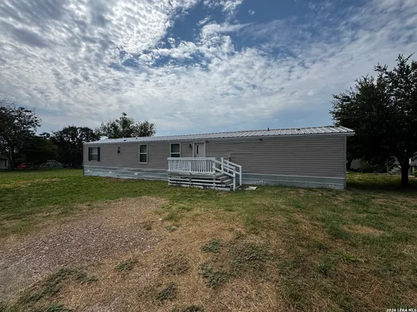 607 JACKSON ST, Pleasanton, TX 78064
